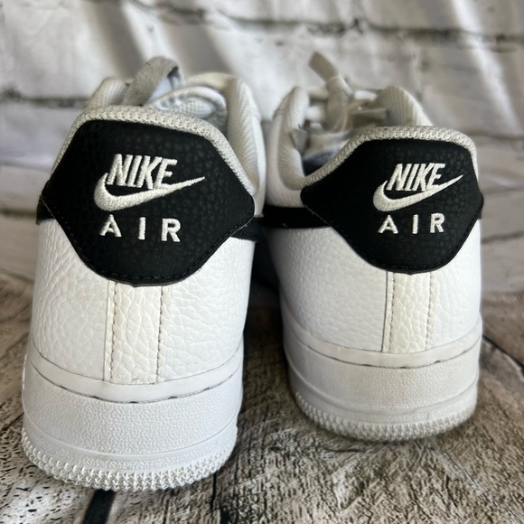 Nike Air Force one Mens 8 great condition! Low top white with black swoosh - Picture 7 of 8